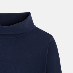 Long-sleeved turtleneck shirt