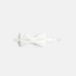 Boy's plain white bow tie