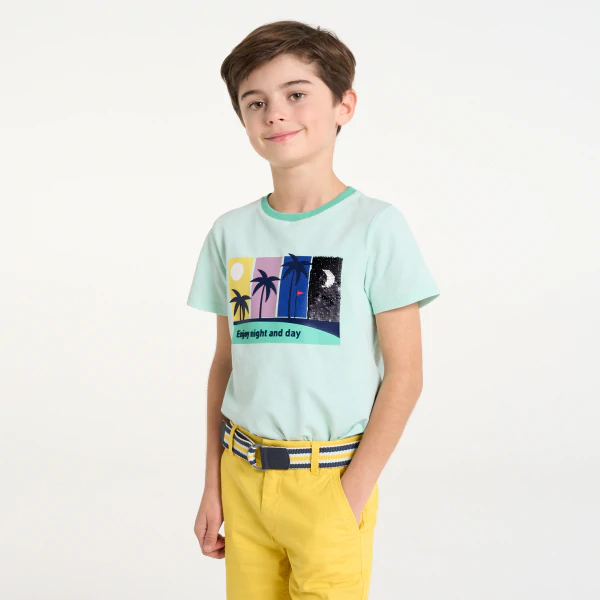 Boy's green patterned T-shirt with short sleeves