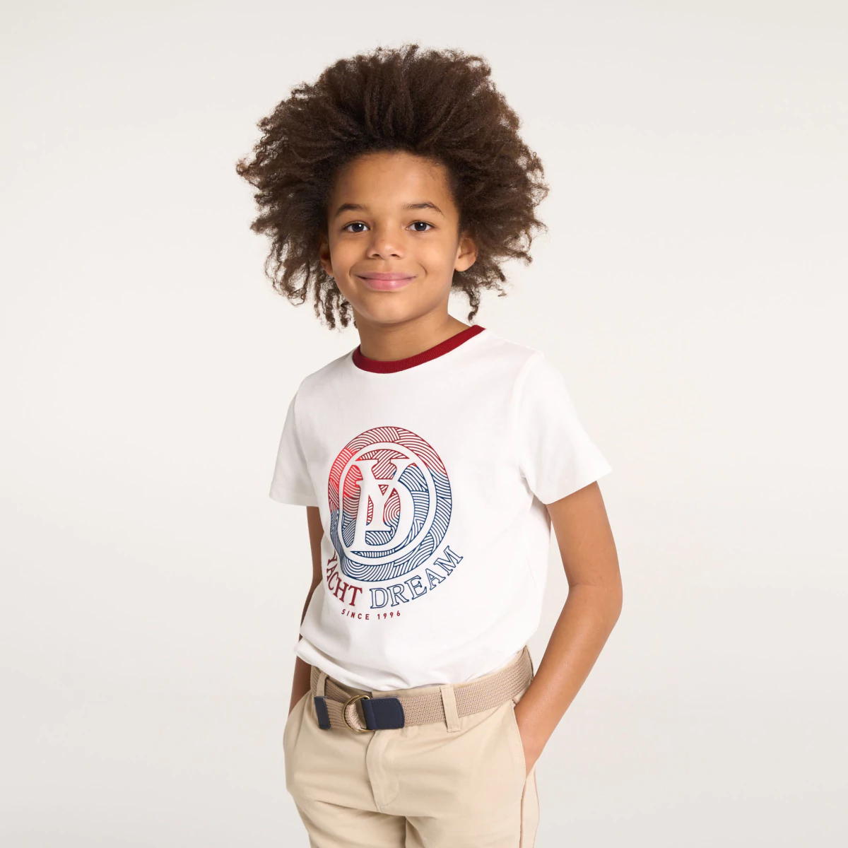 Boy's white short-sleeved T-shirt with motif