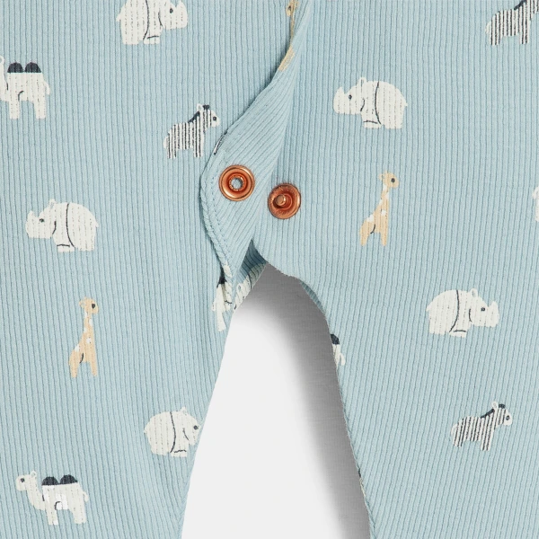 بدلة نوم قطن مضلّع بطبعة الحيوانات، باللون الأزرق للأولاد الصغار بدلة نوم قطن مضلّع بطبعة الحيوانات، باللون الأزرق للأولاد الصغار