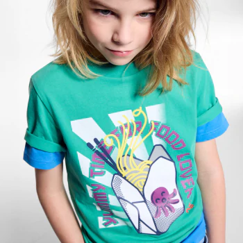Boy's green Japanese-style patterned T-shirt with short sleeves