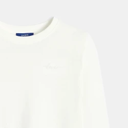 تيشيرت مع تطريز لكلمة LOVE...