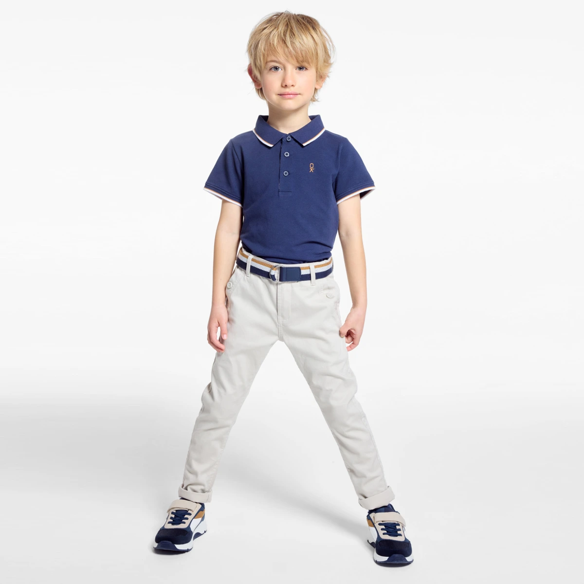 بنطال تشينو بحزام قماش باللون البيج للأولاد بنطال تشينو بحزام قماش باللون البيج للأولاد