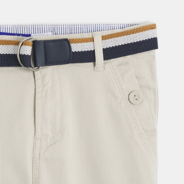 بنطال تشينو بحزام قماش باللون البيج للأولاد بنطال تشينو بحزام قماش باللون البيج للأولاد