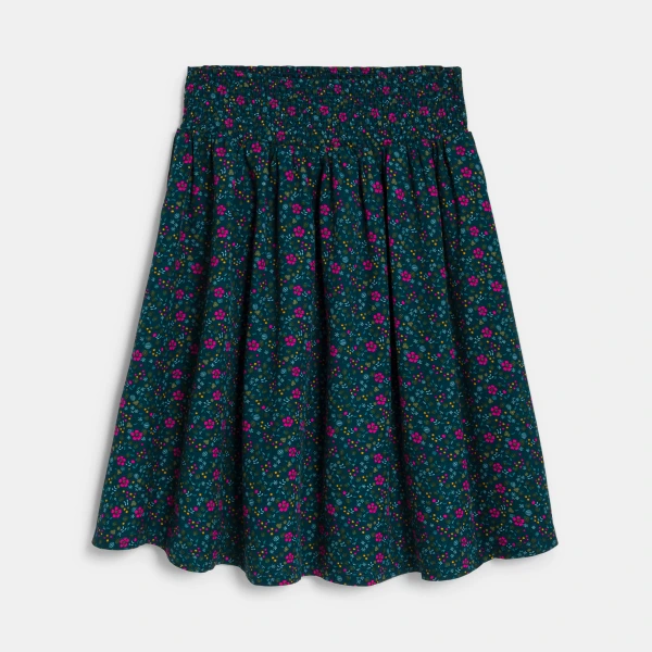 تنورة للفتيات بطول متوسط، باللون الأخضر ونقشة مطبوعة. تنورة للفتيات بطول متوسط، باللون الأخضر ونقشة مطبوعة.