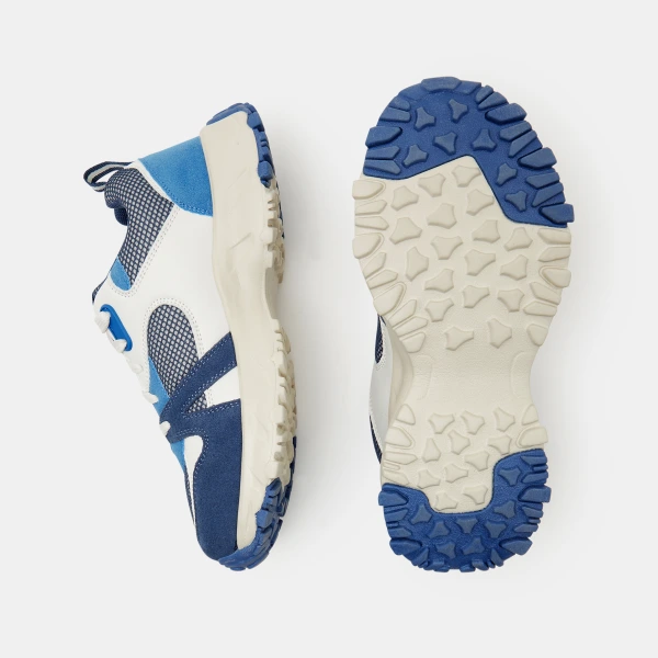 حذاء رياضي للجري باللون الأزرق للفتيان حذاء رياضي للجري باللون الأزرق للفتيان