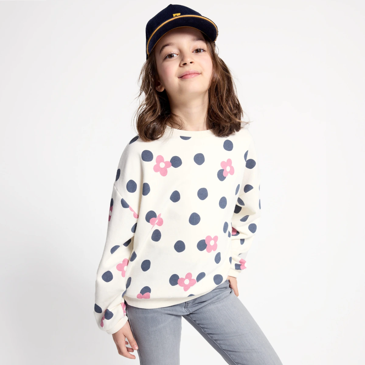 سويت شيرت للفتيات باللون الأبيض منقط سويت شيرت للفتيات باللون الأبيض منقط