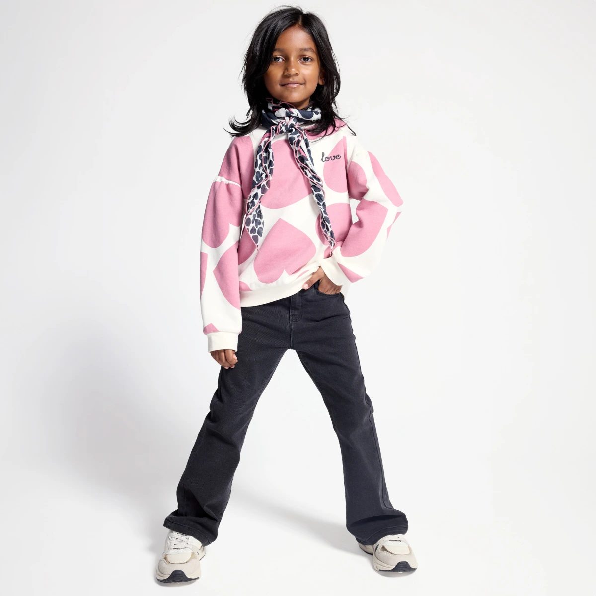 جينز بناتي واسع جينز بناتي واسع