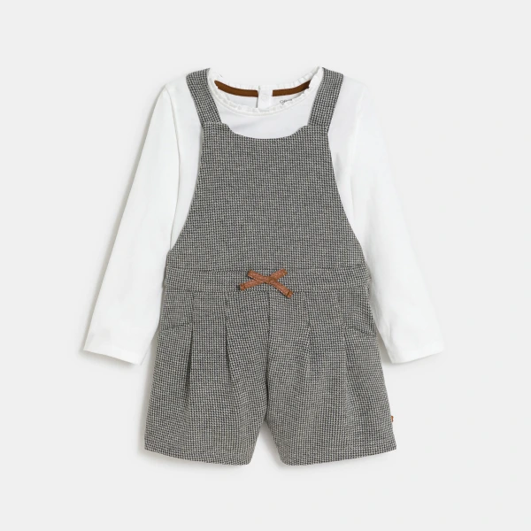 سالوبيت قصير أنيق ودافئ وتيشيرت رمادي لطفلة رضيعة سالوبيت قصير أنيق ودافئ وتيشيرت رمادي لطفلة رضيعة