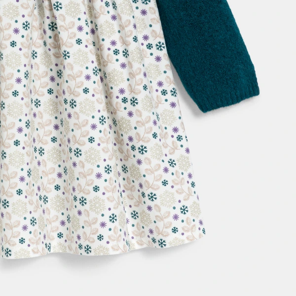 فستان منسوج من مادتين، من الجيرسي والنسج بالدرز باللون الأخضر للفتيات الرضع. فستان منسوج من مادتين، من الجيرسي والنسج بالدرز باللون الأخضر للفتيات الرضع.