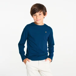 تيشيرت بأكمام طويلة باللون الأزرق المتناسق للأولاد.