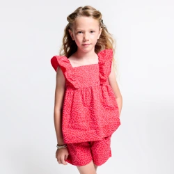 توب بحمالات مكشكشة باللون الأحمر للفتيات