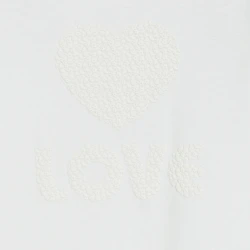 تيشيرت مزين بعبارة LOVE،...