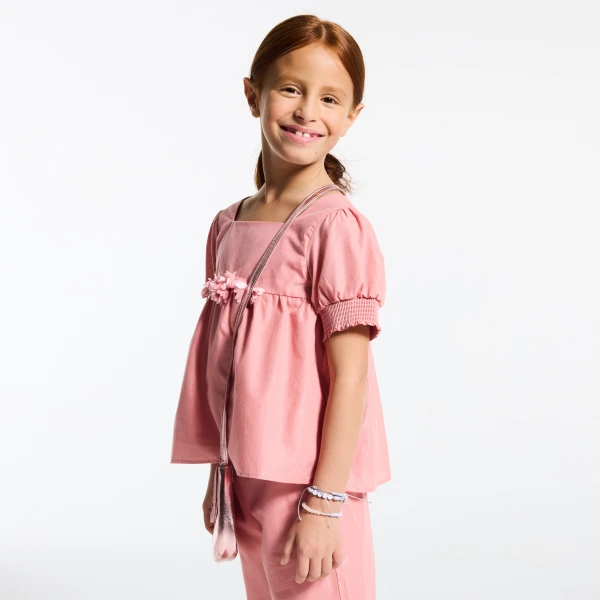 بلوزة وردية اللون عليها زهور قديمة للفتيات بلوزة وردية اللون عليها زهور قديمة للفتيات