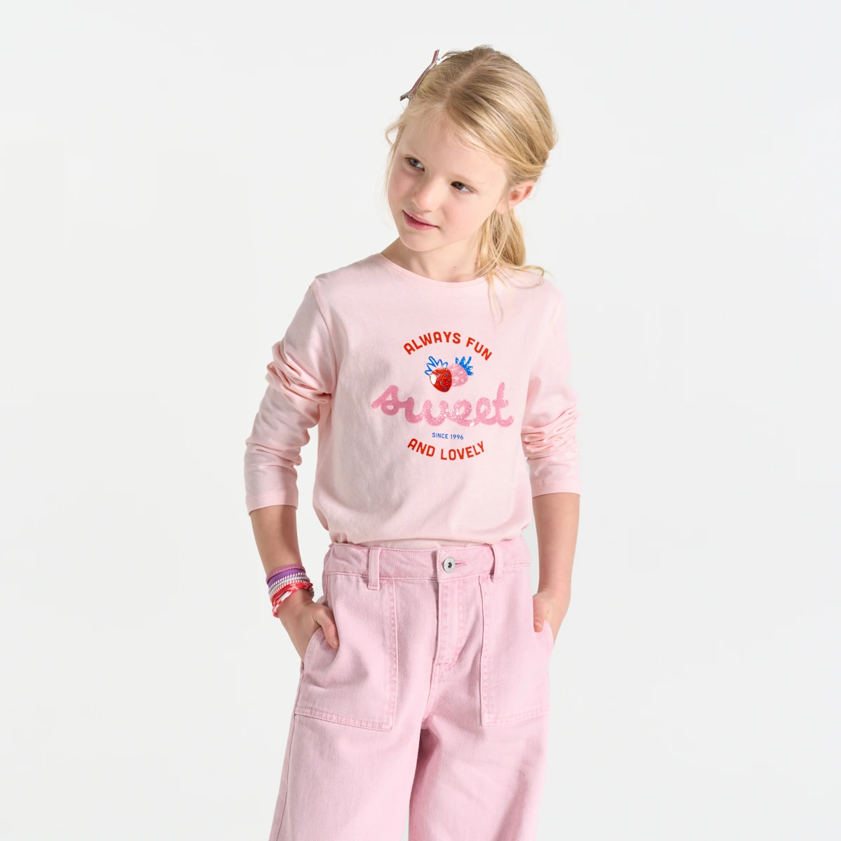 تيشيرت بطبعة عبارة من الترتر، باللون الأصفر للفتيات تيشيرت بطبعة عبارة من الترتر، باللون الأصفر للفتيات