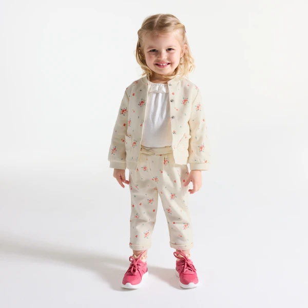 جاكيت من طراز تيدي من الميلتون برسوم الأزهار،  باللون البيج للفتيات الصغيرات جاكيت من طراز تيدي من الميلتون برسوم الأزهار،  باللون البيج للفتيات الصغيرات